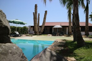 Seasonal outdoor pool, pool umbrellas, pool loungers - Aurelio Rapillo (Latina)