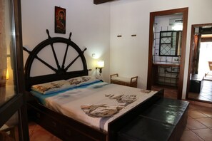 Habitació doble Deluxe | Cobrellits, minibar i mobiliari individual 