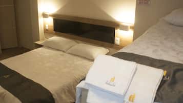 Neljän hengen perhehuone | 1 makuuhuone, äänieristys, ilmainen Wi-Fi, vuodevaatteet