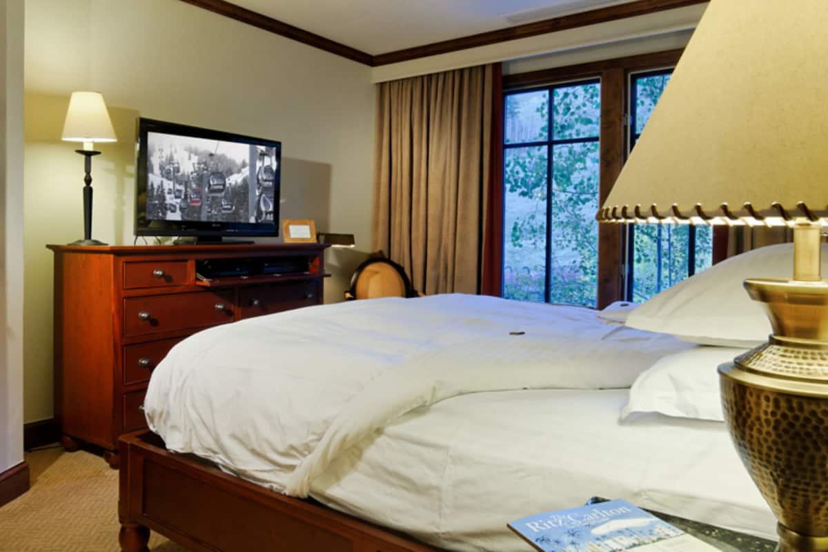 1 bedroom, premium bedding, desk, iron/ironing board