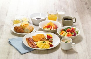 Desayuno buffet diario (JPY 2500 por persona)