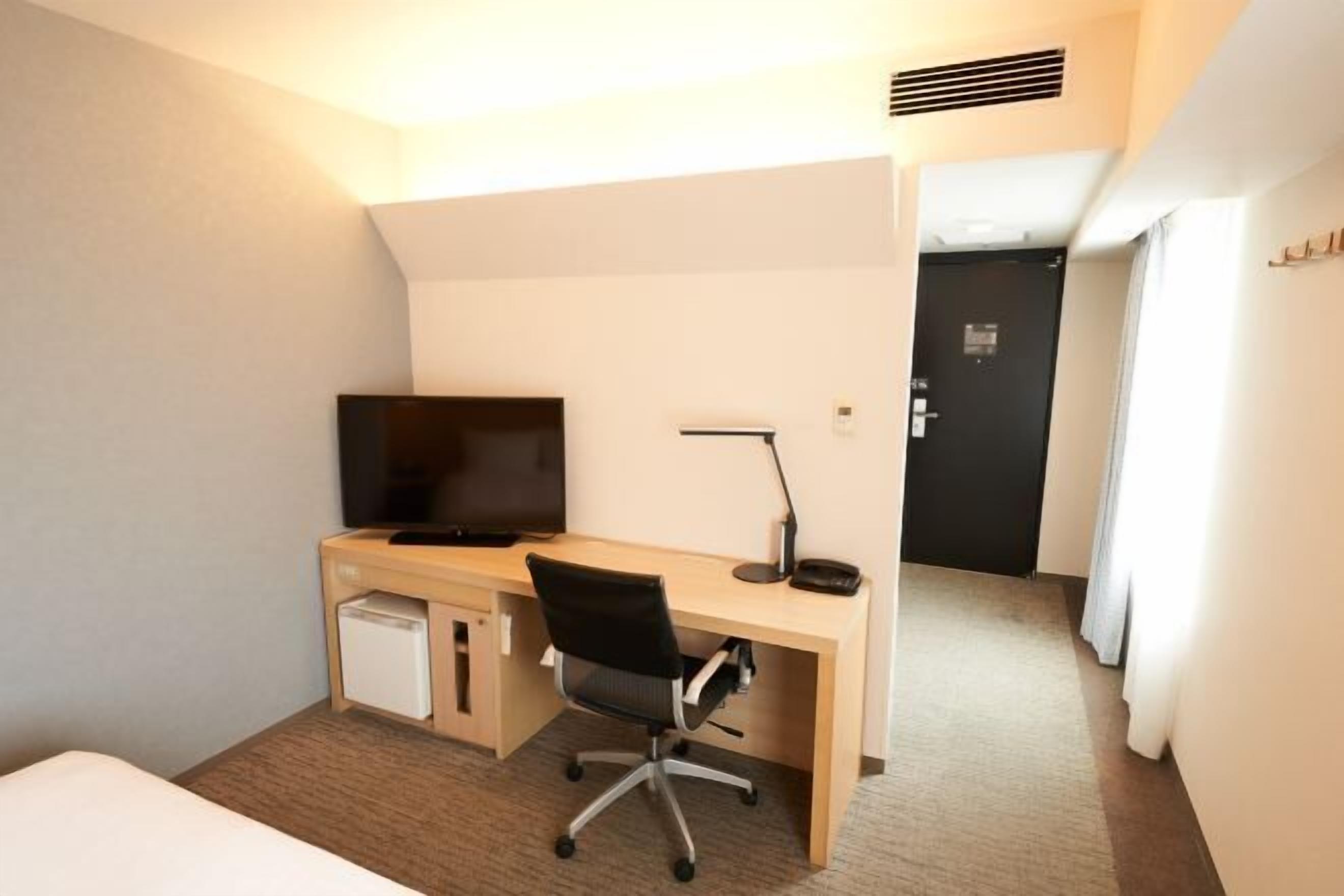 Skrivebord og wi-fi (inkludert)