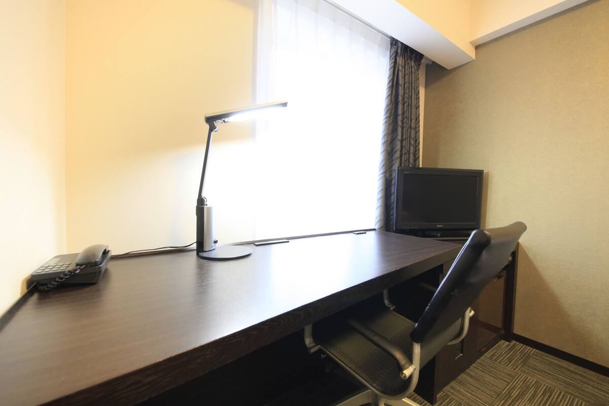 Een bureau, gratis wifi