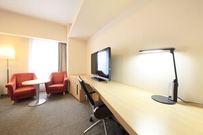 Skrivebord og wi-fi (inkludert)