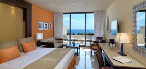 Caja de seguridad en la habitación y escritorio