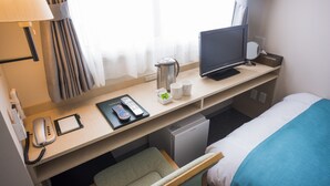 A hotel room with a desk, a television, a telephone, a coffee maker, and a bed. - Hotel Sugita (Tomakomai)