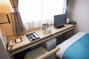 Single Room, Smoking, Ensuite | Down duvets, in-room safe, desk, iron/ironing board - Hotel Sugita (Tomakomai)