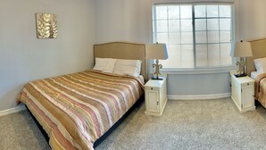 A twin bedroom with two beds, a window with blinds, and two bedside tables with lamps. - Watkins Glen 3-Bedroom Suites Unit 5 (Watkins Glen)