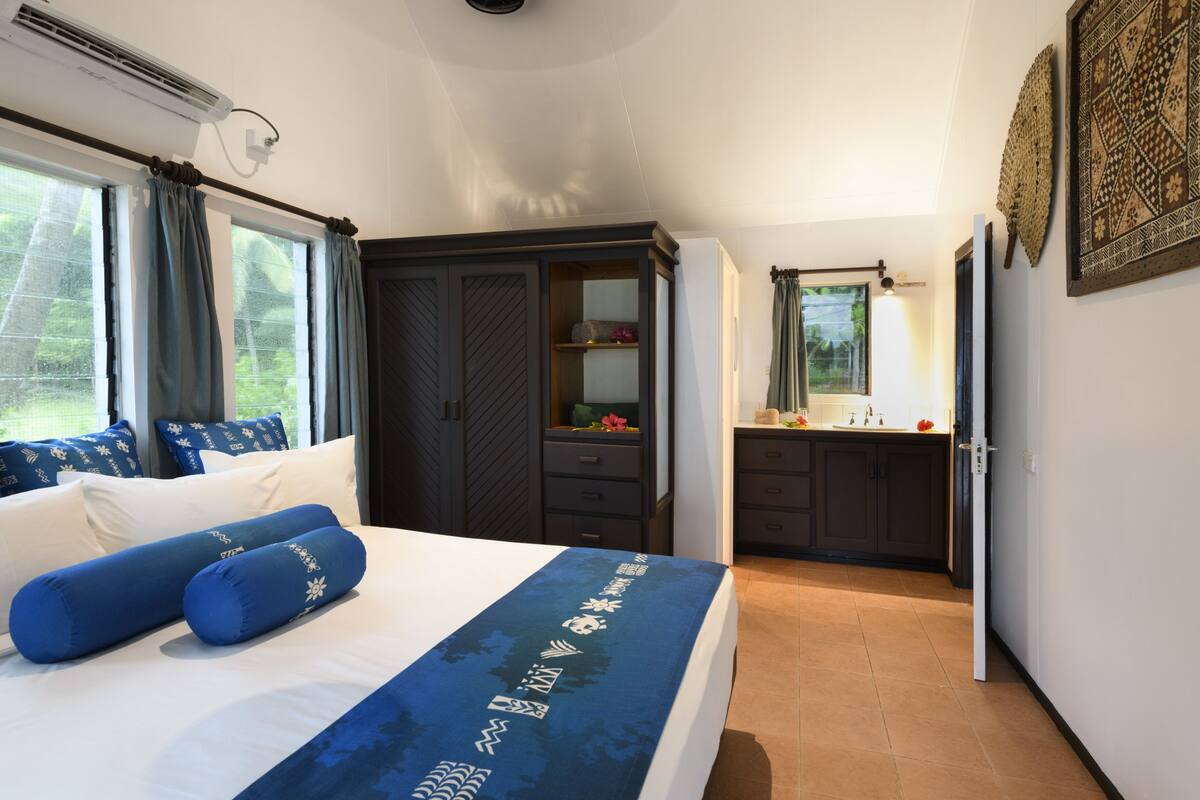 Individually furnished, bed sheets