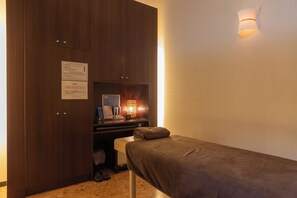 Kroppsbehandlinger, aromaterapi, thalassoterapi og ansiktsbehandlinger