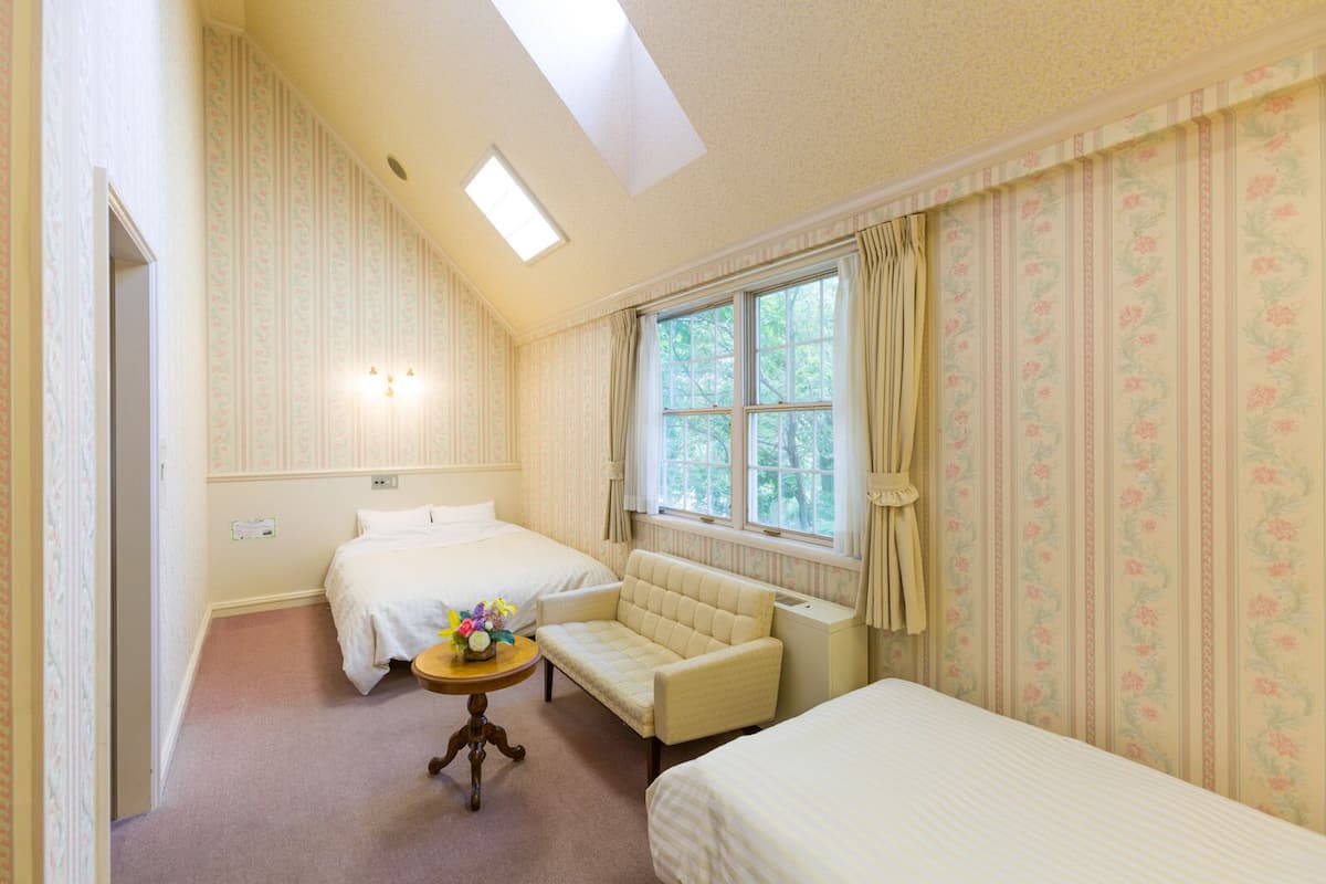 Western Room | Free WiFi