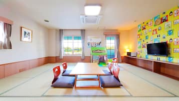 Superior Family Cottage Japanese-Style-Room - Shower Only - Non-Smoking | Bed sheets