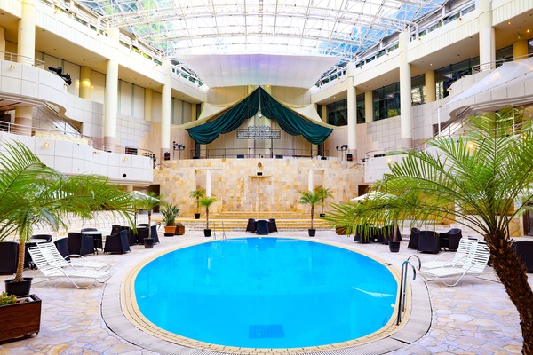 15 indoor pools, seasonal outdoor pool