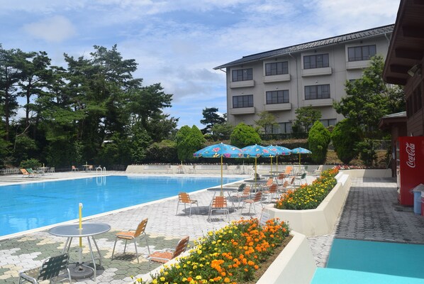 Seasonal outdoor pool