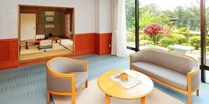 In-room safe, free WiFi, bed sheets