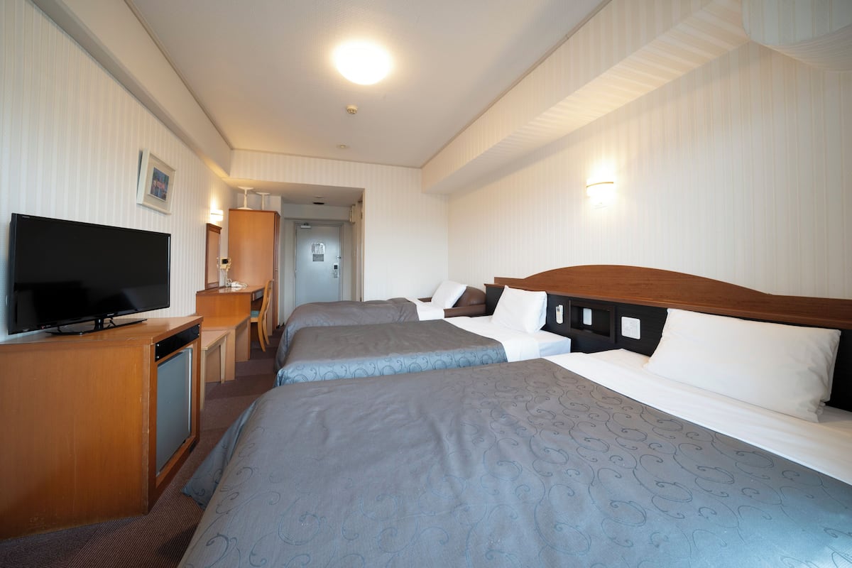 Desk, free WiFi, bed sheets