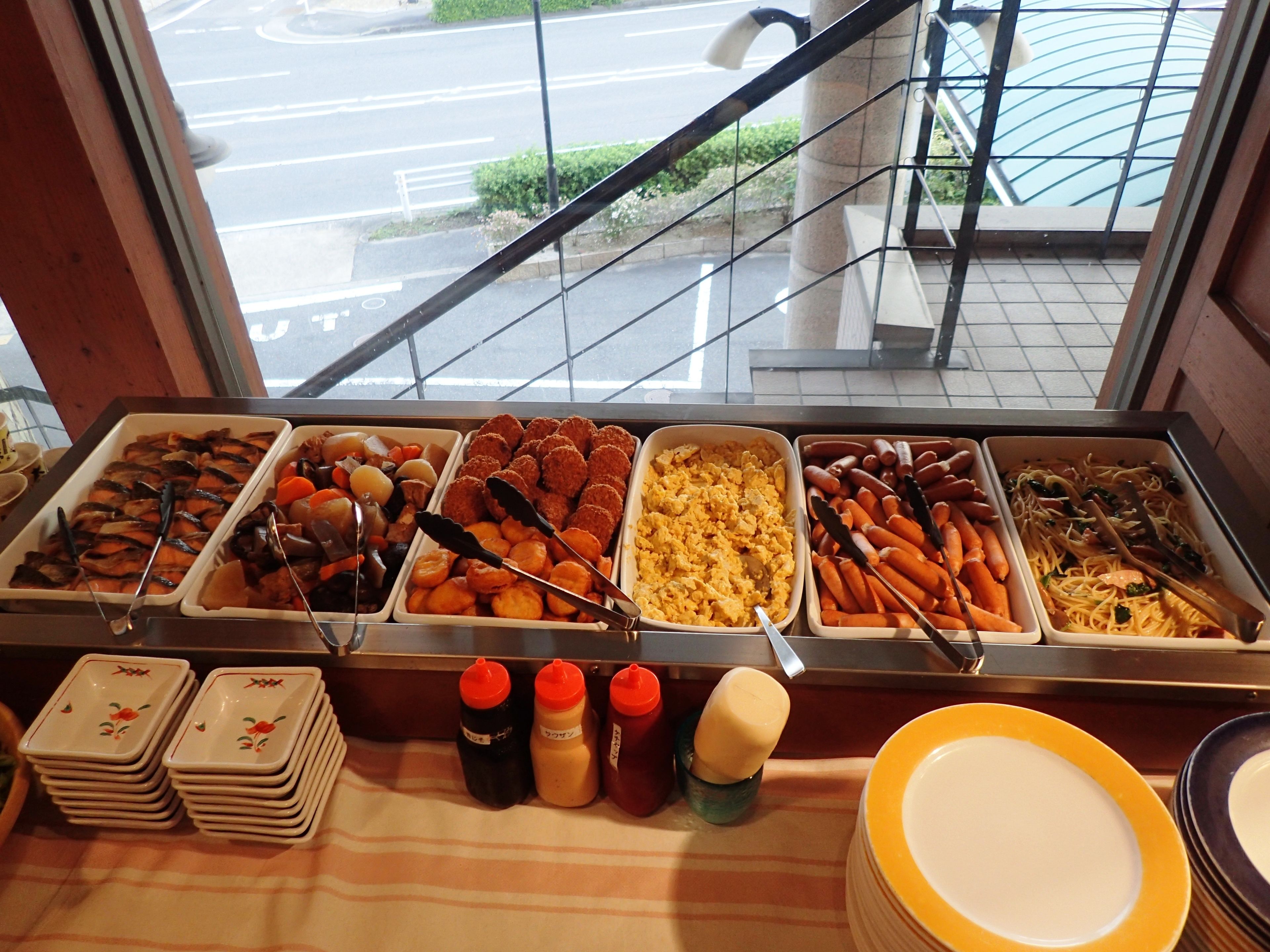 Daily buffet breakfast for a fee