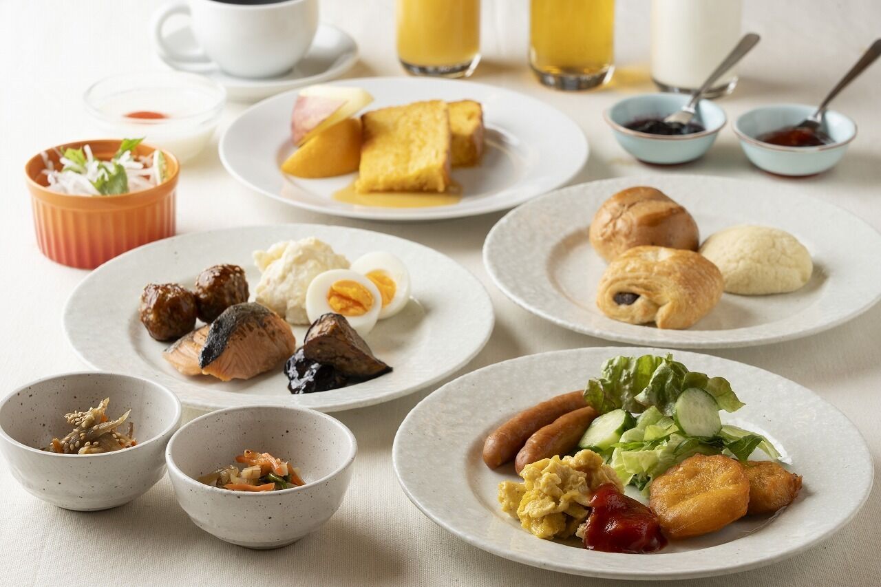 Daily buffet breakfast for a fee