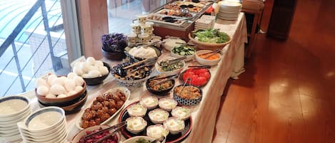 Desayuno buffet (JPY 1200 por persona)