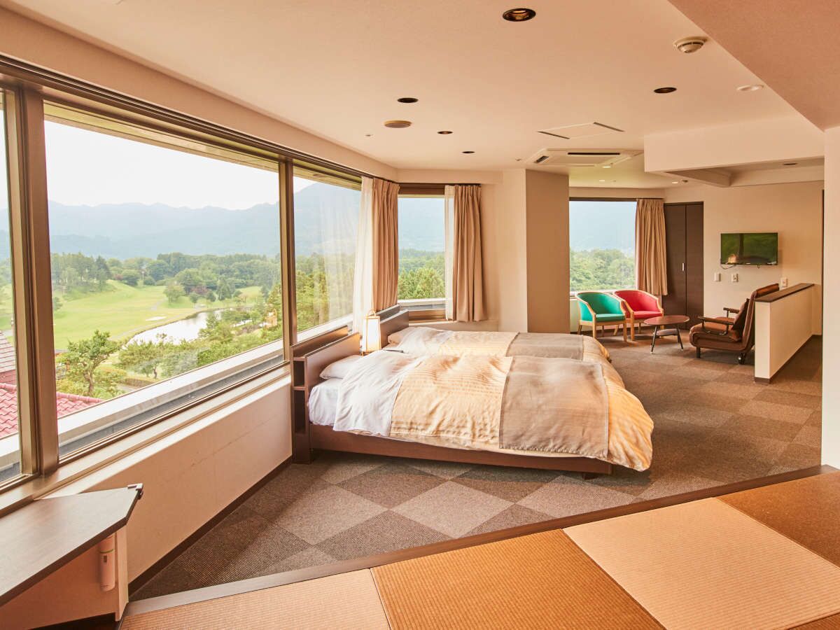 Zimmersafe, Schreibtisch, laptopgeeigneter Arbeitsplatz