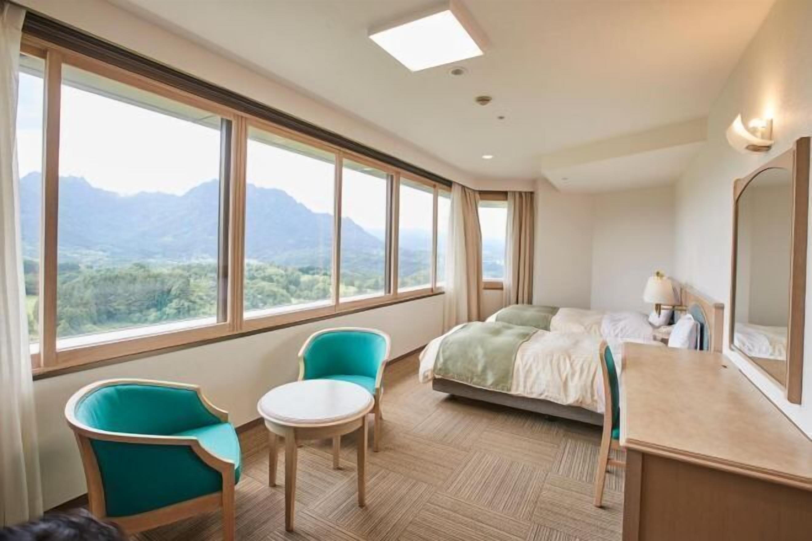 Caja fuerte, escritorio, espacio para trabajar con un portátil