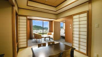 Chambre Tradition, non-fumeurs (SP Japanese-Western style, With bath) | Coffres-forts dans les chambres, Wi-Fi gratuit, draps fournis