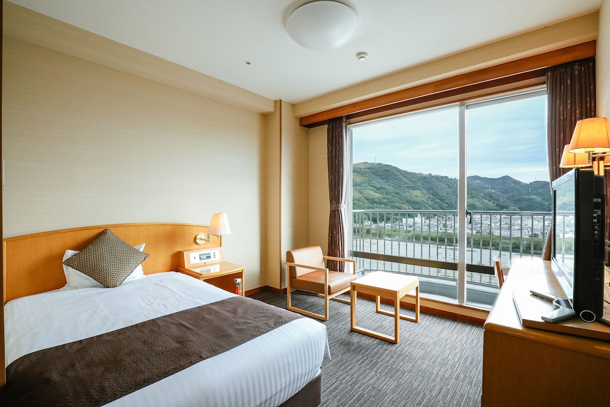 Semi Double Room (With bath) Non Smoking | In-room safe, free WiFi, bed sheets