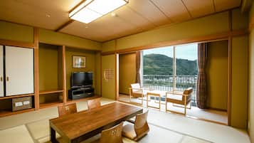 Japanese Style Room B, Non Smoking | In-room safe, free WiFi, bed sheets