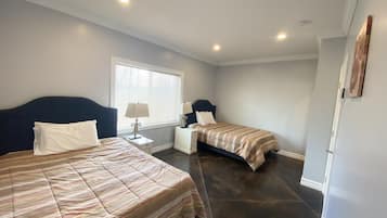 3 bedrooms, iron/ironing board, WiFi, bed sheets