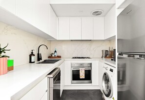 Private kitchen - Renovated 3BR Heritage Home  | Private Veranda walk to the Rocks and  Barangaroo (Millers Point)