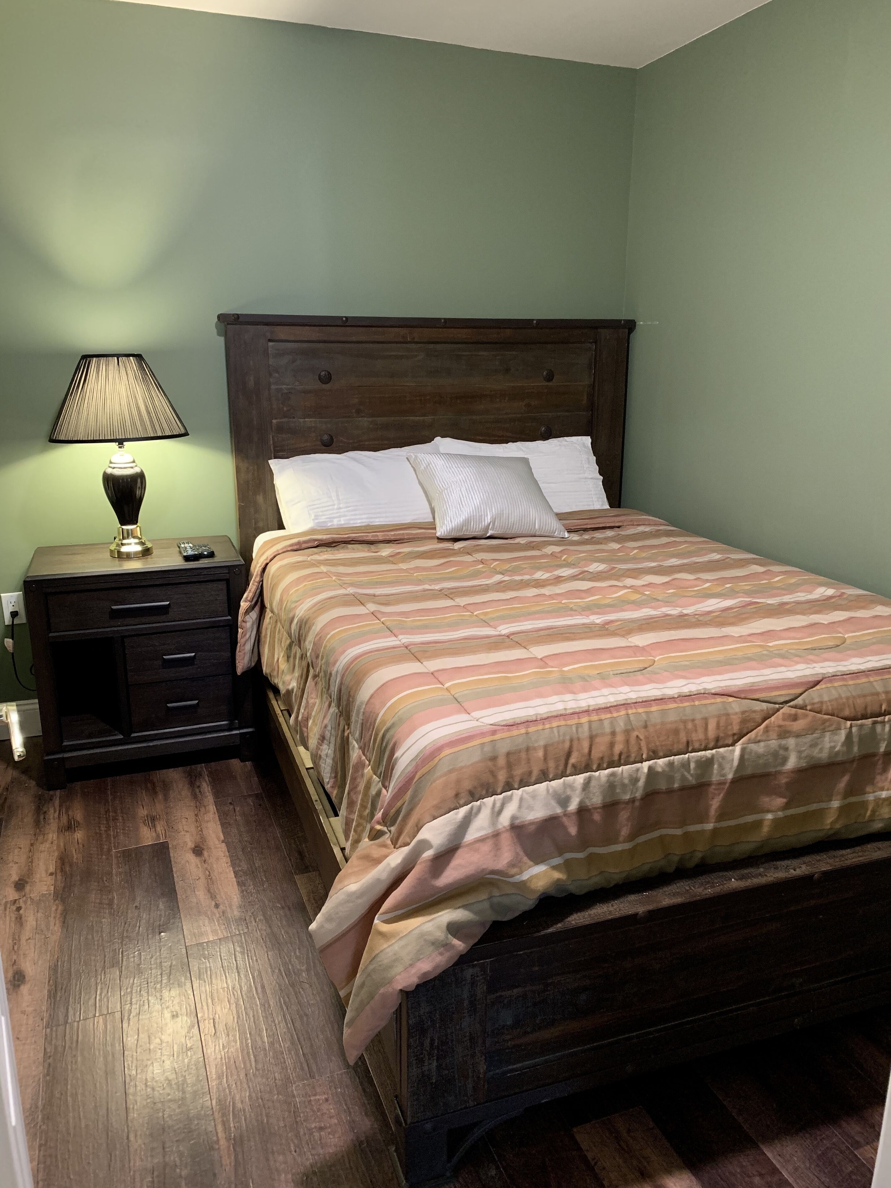 3 makuuhuonetta, silitysrauta/-lauta, Wi-Fi, vuodevaatteet