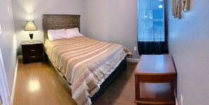 3 bedrooms, iron/ironing board, WiFi, bed sheets - 405 S. Madison, Suite A (Watkins Glen)