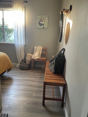 3 bedrooms, desk, iron/ironing board, travel crib