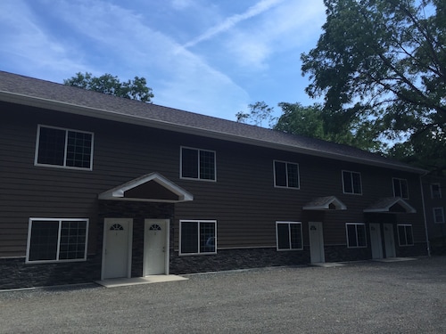 Watkins Glen 3-Bedroom Suites Unit 3