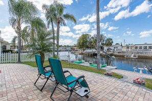 Terrace/patio - Coastal Escape Awaits: Enjoy a Complimentary Pontoon Boat Adventure! (New Port Richey)