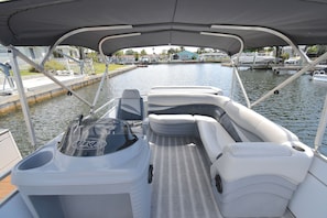 Property grounds - Coastal Escape Awaits: Enjoy a Complimentary Pontoon Boat Adventure! (New Port Richey)