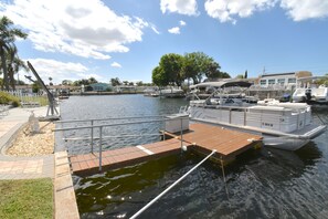 Marina - Coastal Escape Awaits: Enjoy a Complimentary Pontoon Boat Adventure! (New Port Richey)