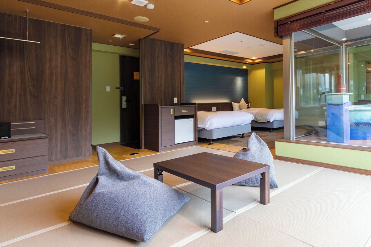 Superior Japanese-Western-Style-Room with Private Open-Air-Bath - Shared Bathroom - Non-Smoking | In-room safe, free WiFi, bed sheets