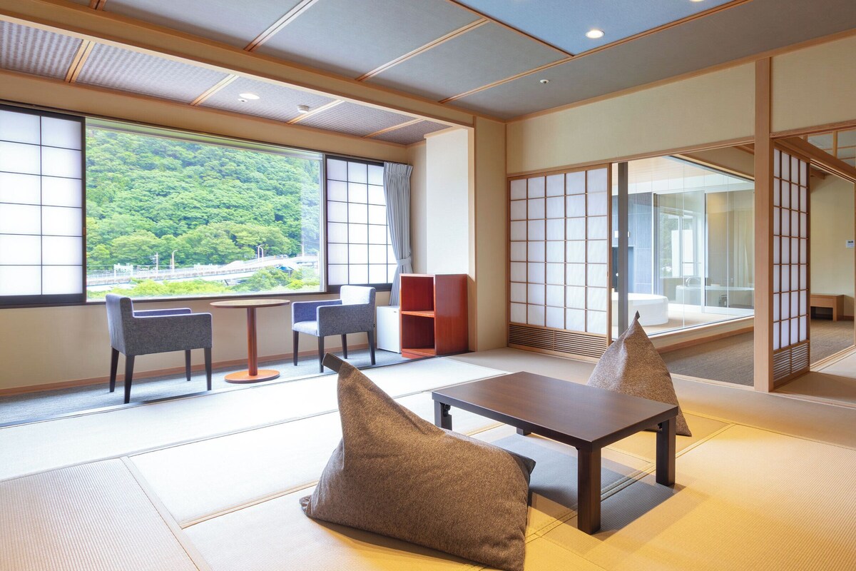 Suite Japanese-Western-Style-Room with a semi Private-open-air bath - Indoor Bath -Non-Smoking | In-room safe, free WiFi, bed sheets