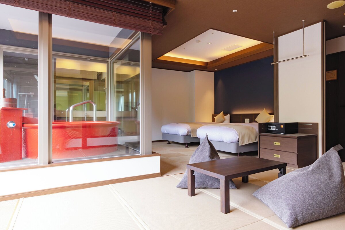 Superior Japanese-Western-Style-Twin Room with Private Open-Air-Bath - Shared Bathroom - Non Smoking | In-room safe, free WiFi, bed sheets