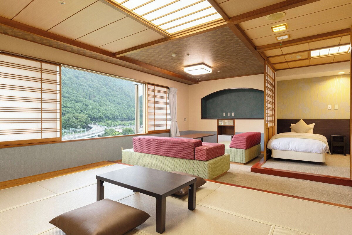 Standard Japanese-Western-Style-Room for 5 people - Indoor Bath - Non Smoking | In-room safe, free WiFi, bed sheets