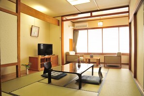 Minibar, pengeskab på værelset, skrivebord, gratis Wi-Fi