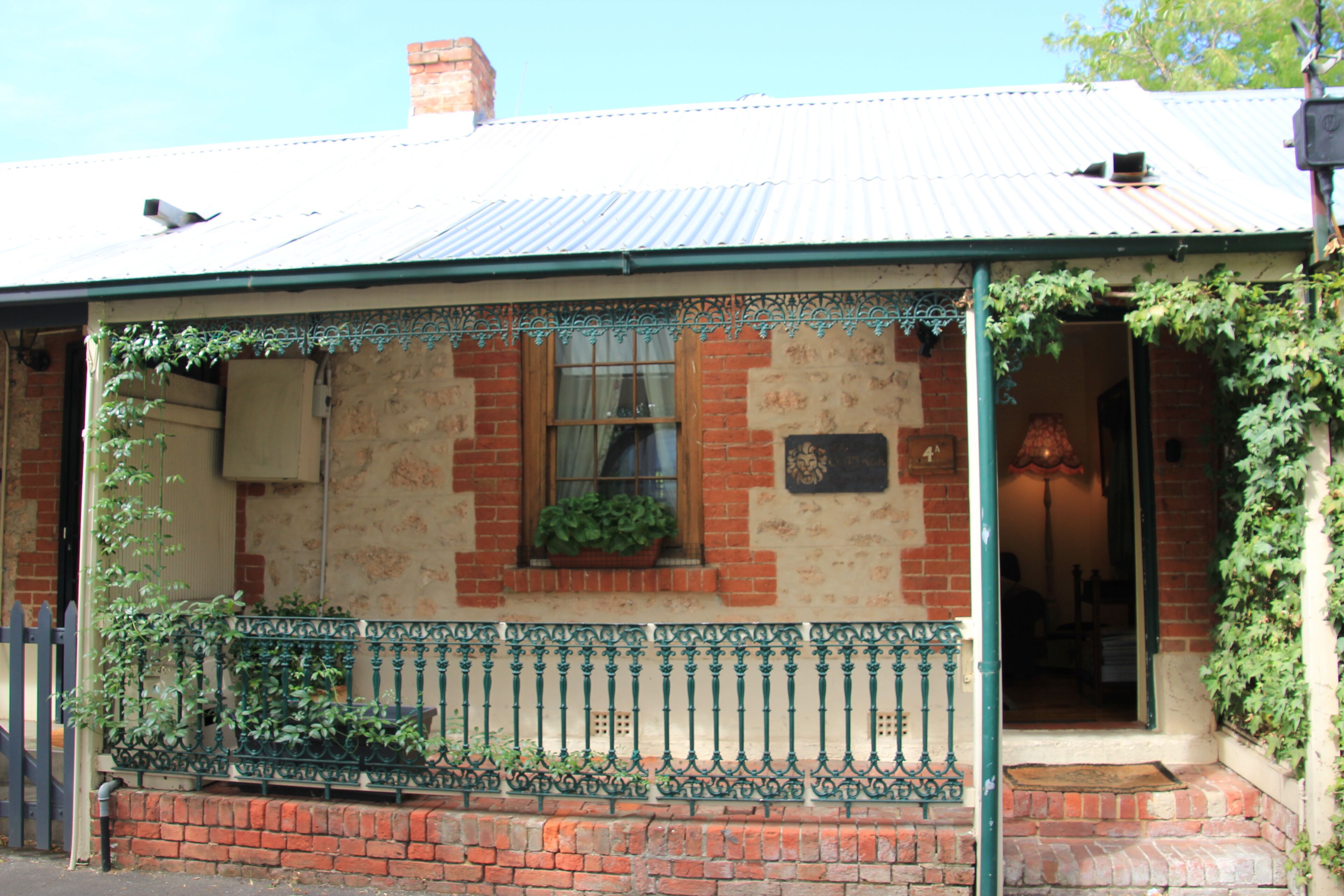 The Lion Cottage Historic Bed and Breakfast