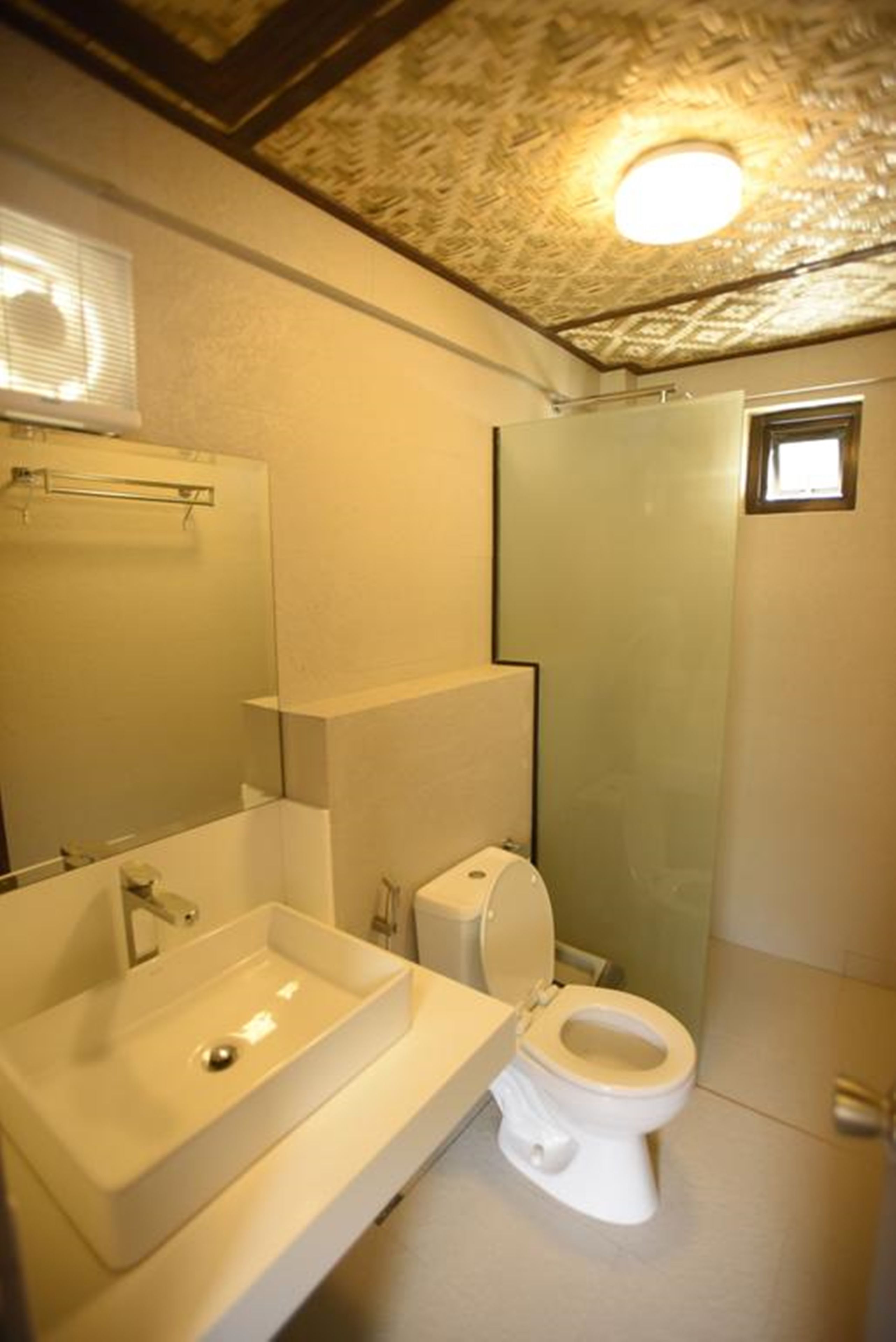 free toiletries, soap, shampoo, toilet paper