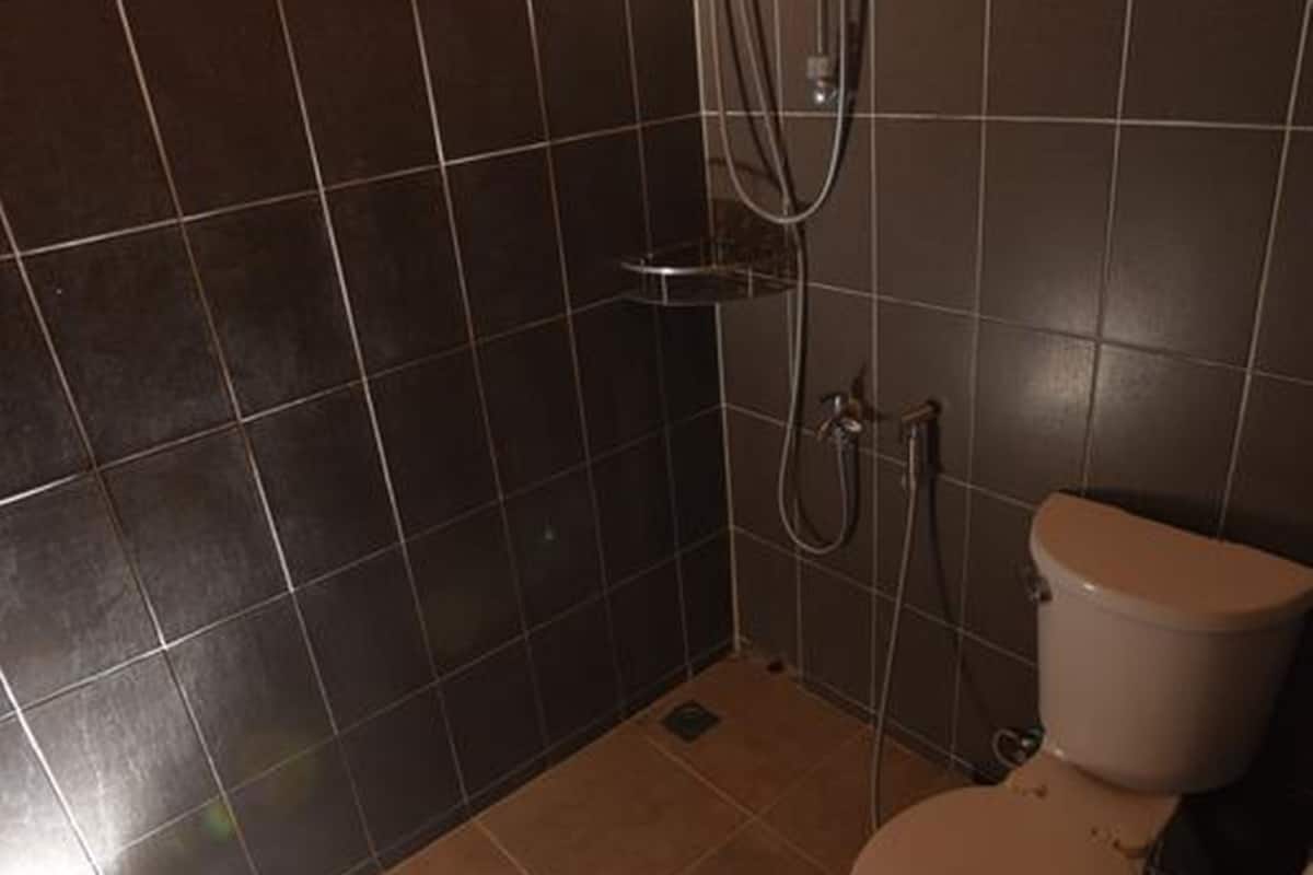 free toiletries, soap, shampoo, toilet paper