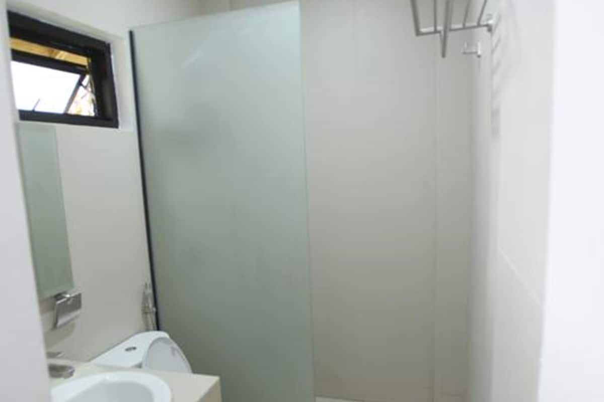 free toiletries, soap, shampoo, toilet paper