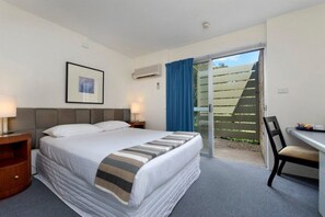 Desk, iron/ironing board, cribs/infant beds, free WiFi - Sydney Conference & Training Centre (Ingleside)