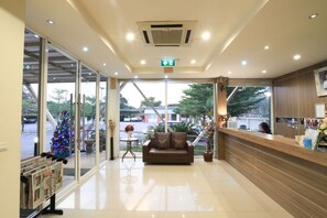 Reception - Tharakiree Place Hotel (Pak Chong)