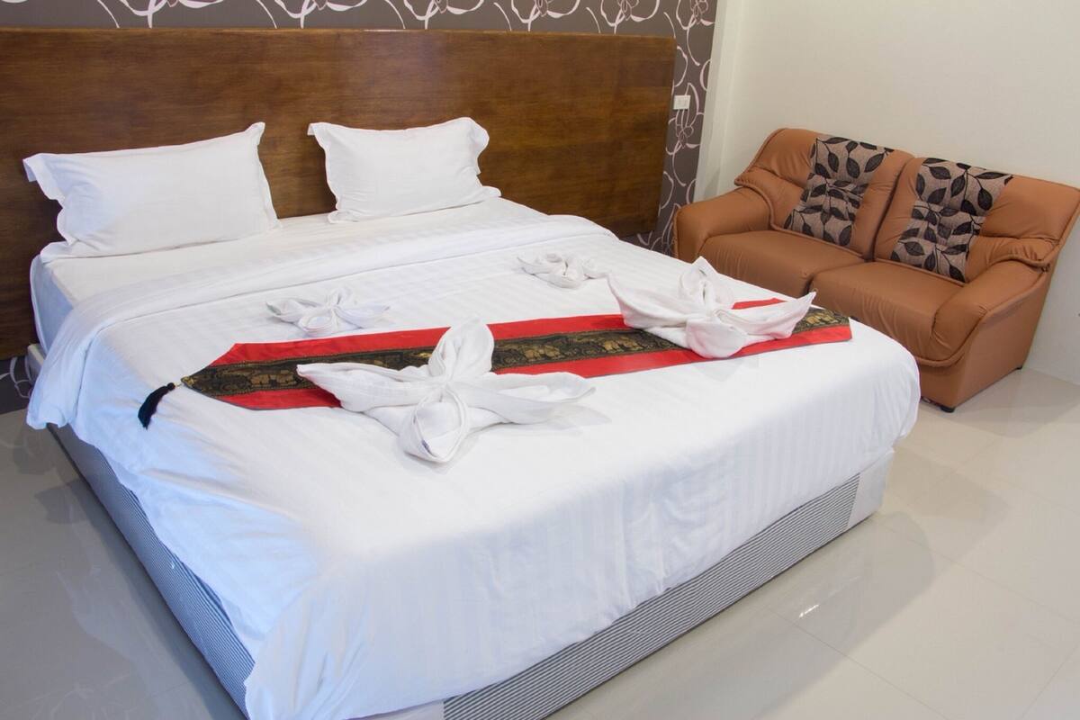 Habitación doble estándar | Cortinas blackout, wifi gratis y ropa de cama