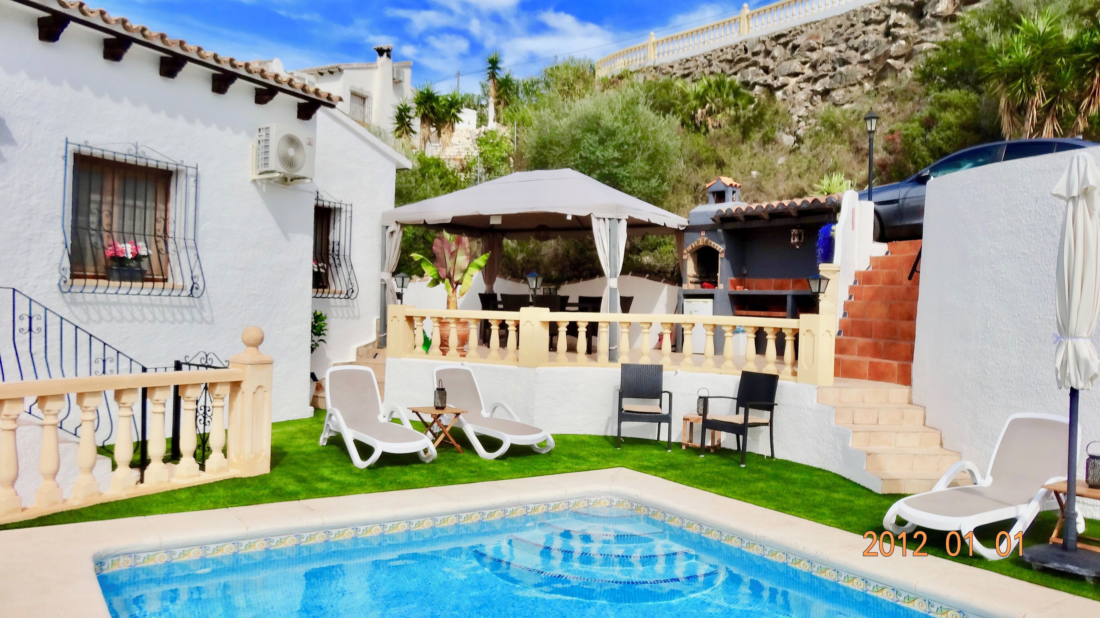 Outdoor pool, sun loungers